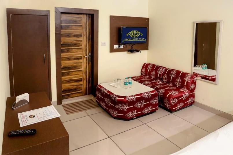 Airport Hotel Edge Home Stay Nuova Delhi Esterno foto