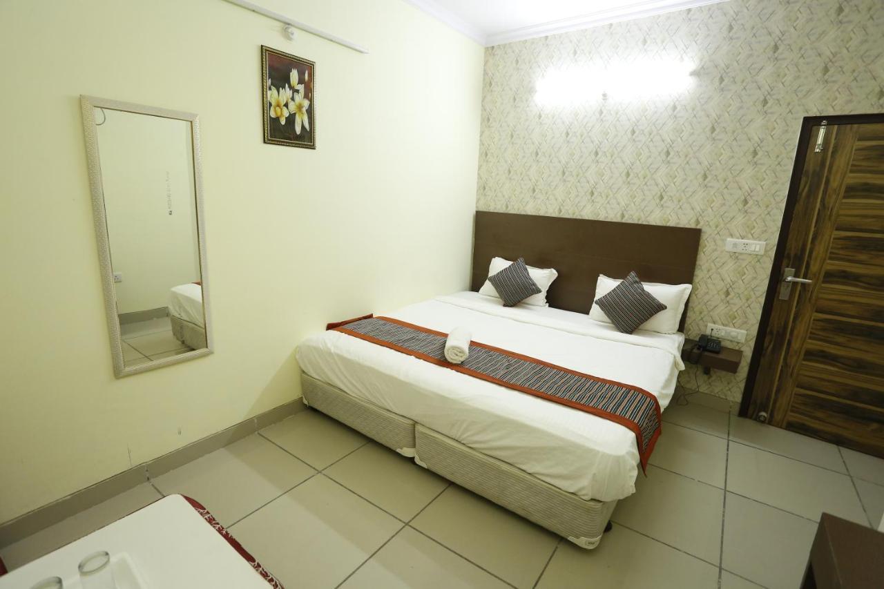 Airport Hotel Edge Home Stay Nuova Delhi Esterno foto